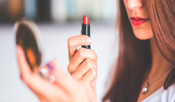Who invented the lipstick – Interesting facts