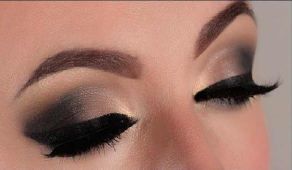 Simple ways to apply Black Smokey Eye Makeup
